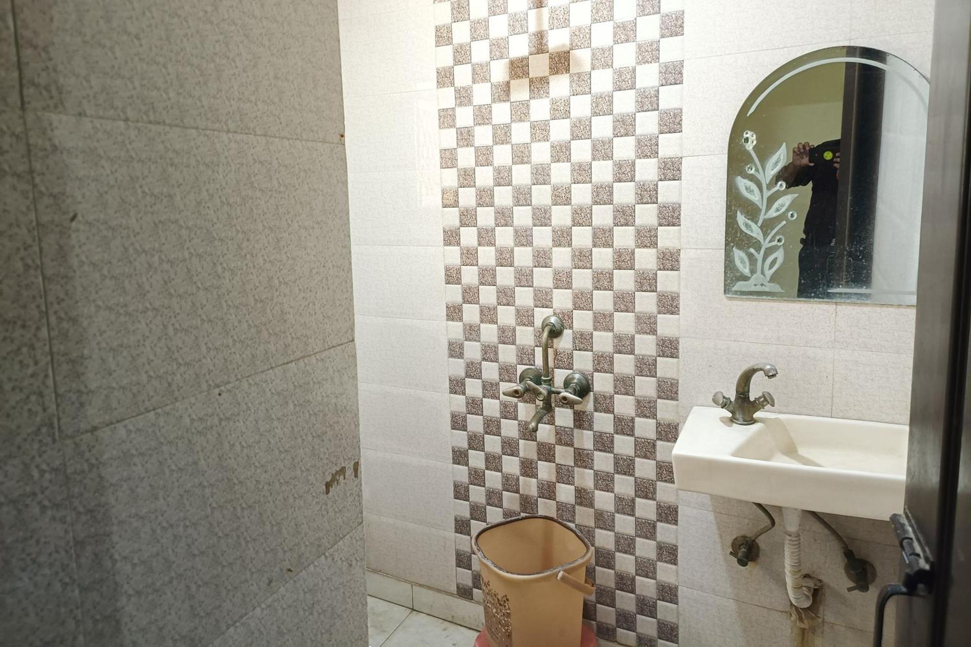 Spot Inn Hostel New Delhi Luaran gambar