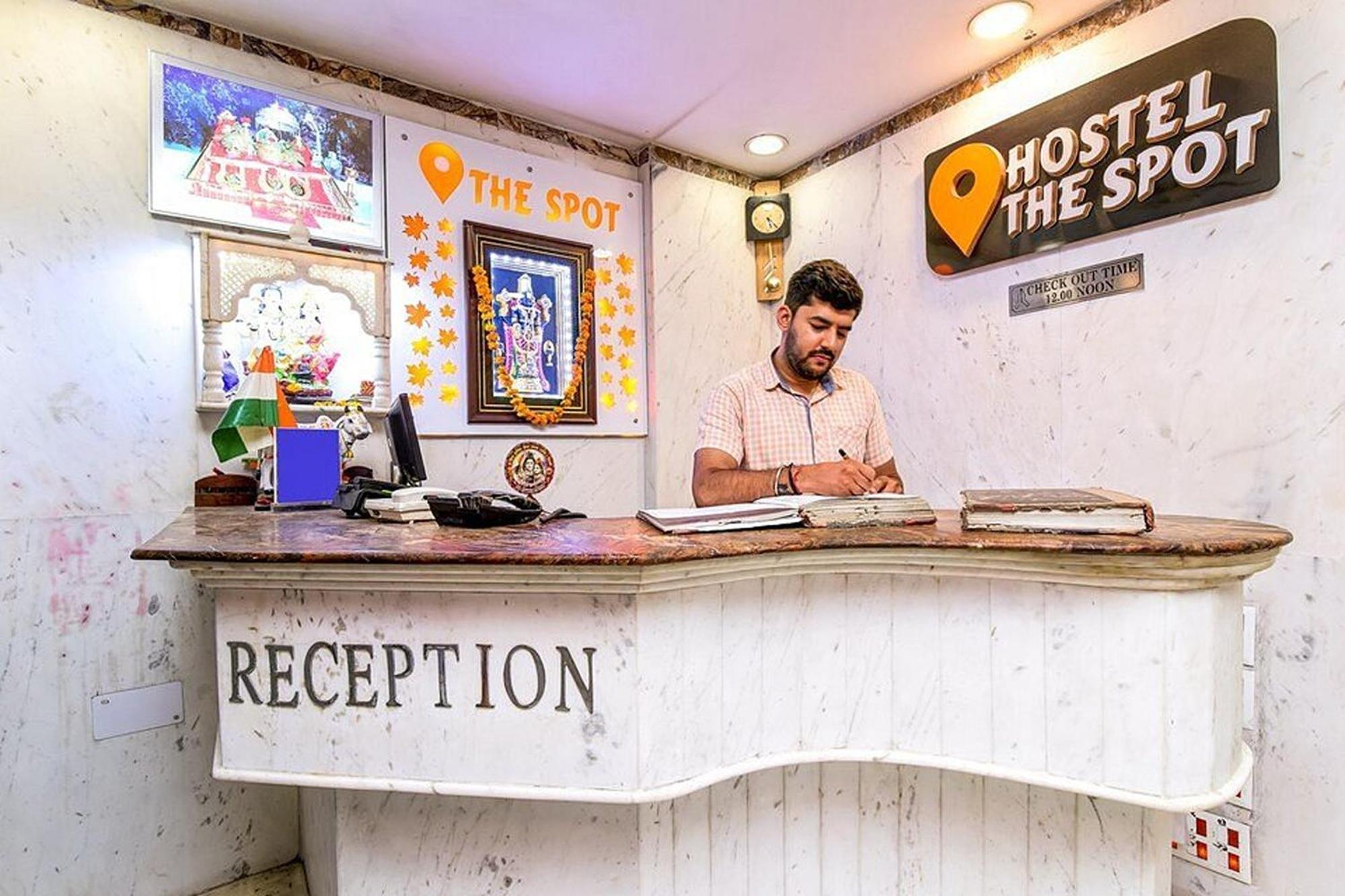 Spot Inn Hostel New Delhi Luaran gambar
