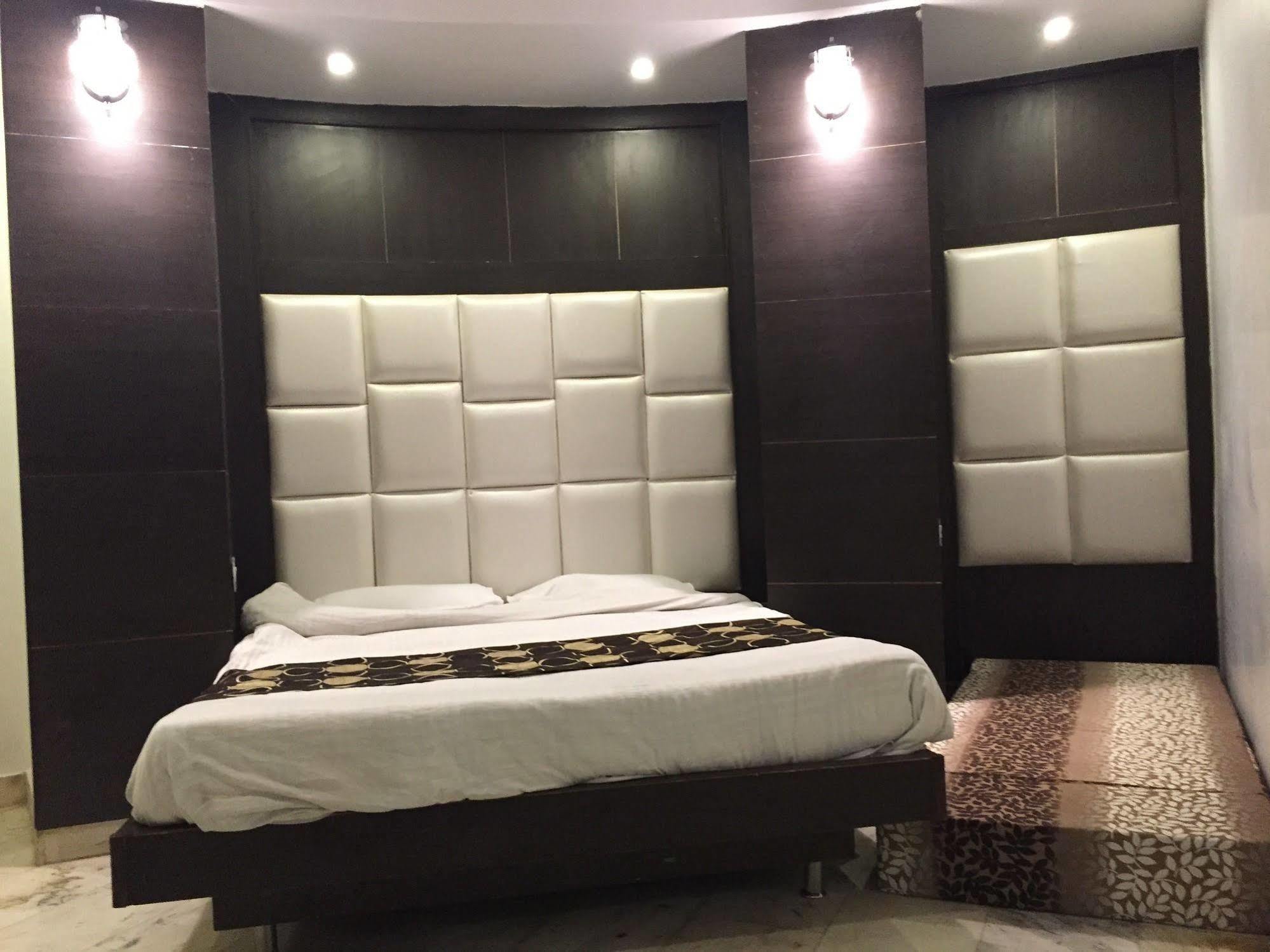 Spot Inn Hostel New Delhi Luaran gambar
